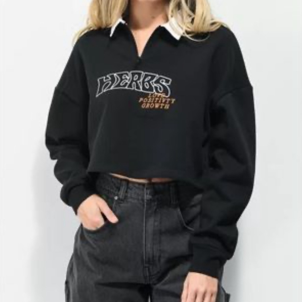 PETALS AND PEACOCKS Crop Sweater